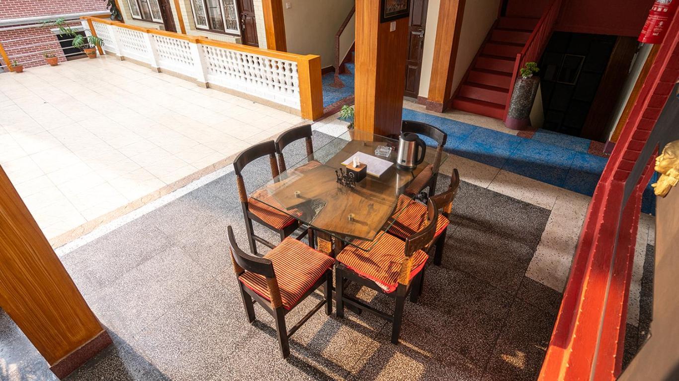 Hotel Shree Tara Катманду Экстерьер фото